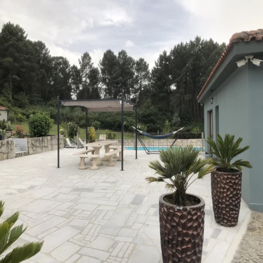 Churrasqueira e zona de refeições ao ar livre da Quinta Cerqueira